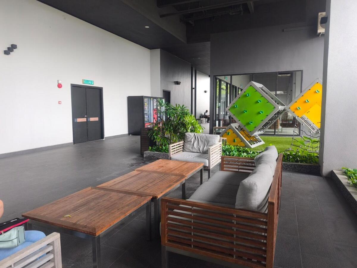 6pax 2br Kl118 View 5min To Train Station Pangsapuri Kuala Lumpur